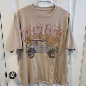 American Eagle Outfitters Beige Bronco Graphic Tee Size Medium